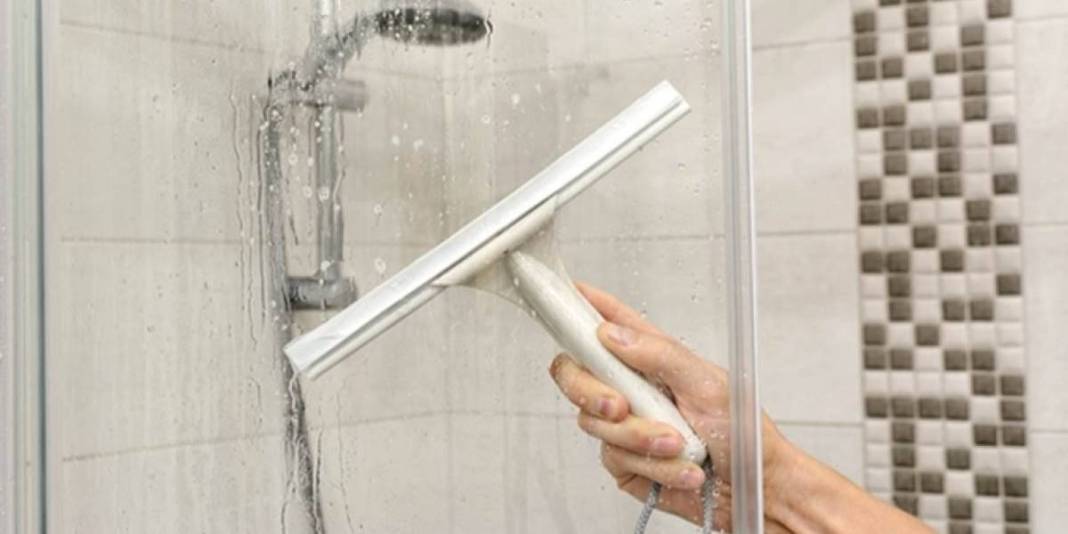 Ne sirke ne karbonat! Duşakabin temizliği artık dakikalar sürüyor: Bu iki malzeme pırıl pırıl yapıyor 4